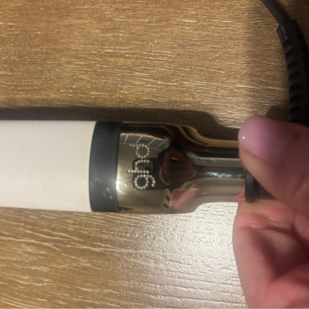 ghd Platinum+ Styler in Elegant White - Picture 2 of 5